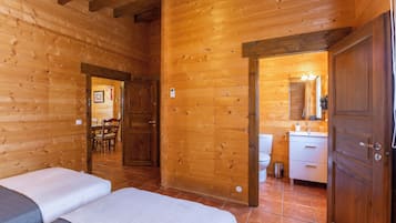 7 slaapkamers, een strijkplank/strijkijzer, gratis wifi, beddengoed
