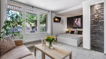 Iron/ironing board, free WiFi, bed sheets