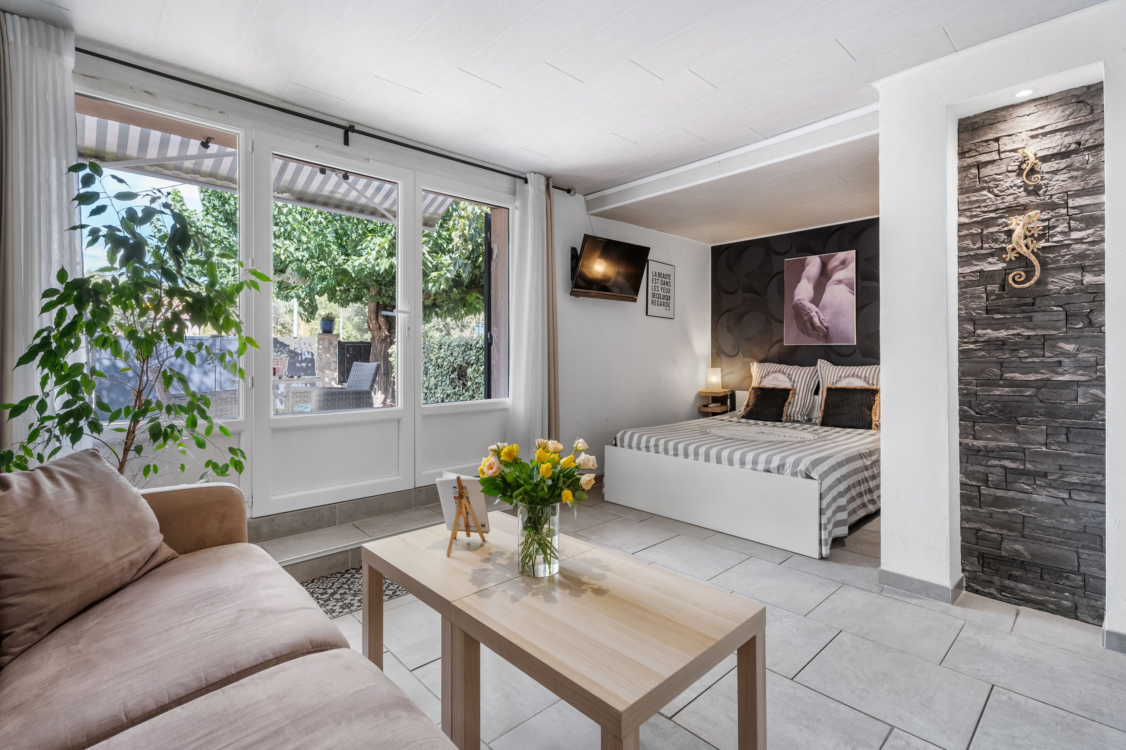 Skrivebord, strygejern/strygebræt, gratis Wi-Fi, sengetøj