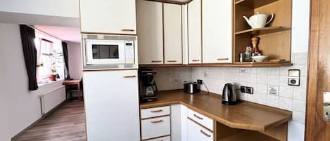 Microondas, horno y lavavajillas