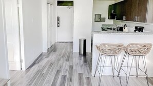 Unclassified image, 3 of 42, button - Sleepover | Lavish 1BD/1BA + Gym Cincinnati (Cincinnati)
