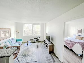 Bureau, fer et planche à repasser, Wi-Fi gratuit, draps fournis