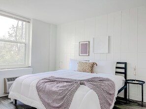 Desk, iron/ironing board, free WiFi, bed sheets - Sleepover | Lavish 1BD/1BA + Gym Cincinnati (Cincinnati)