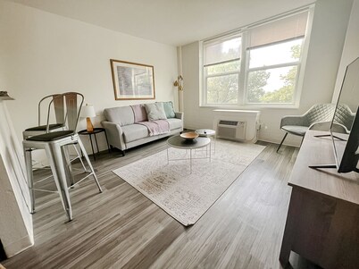 Sleepover: Pristine 1BD/1BA + Gym - Cincinnati