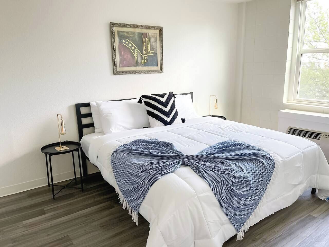 Bureau, fer et planche à repasser, Wi-Fi gratuit, draps fournis