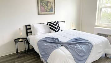 Bureau, fer et planche Ă repasser, Wi-Fi gratuit, draps fournis