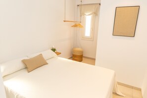 2 makuuhuonetta, silitysrauta/-lauta, Wi-Fi, vuodevaatteet