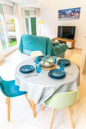 Dining - Duplex Sereno 18 | Piscina, Garaje, Jardín y Playa (Los Caños de Meca)