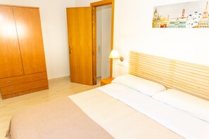 2 bedrooms, iron/ironing board, WiFi, bed sheets - Duplex Sereno 18 | Piscina, Garaje, Jardín y Playa (Los Caños de Meca)