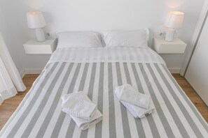 1 slaapkamer, een strijkplank/strijkijzer, wifi, beddengoed