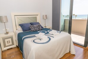 2 chambres, fer et planche à repasser, Wi-Fi, draps fournis