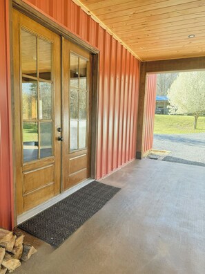 Property grounds - Beautiful new barndominium close to lake Ouachita, caddo river and camp ozark. (Mount Ida)