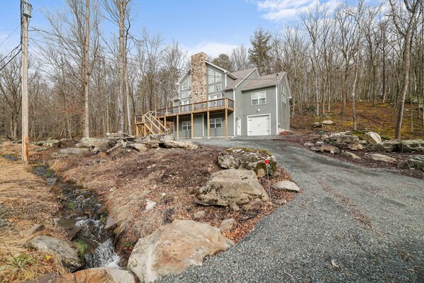 Exterior - Beautiful New Construction home ready for summer in Masthope! (Lackawaxen)