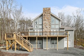Exterior - Beautiful New Construction home ready for summer in Masthope! (Lackawaxen)