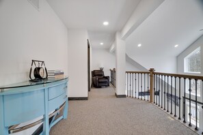 Lobby - Beautiful New Construction home ready for summer in Masthope! (Lackawaxen)