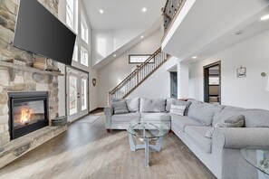 Smart TV, fireplace