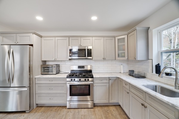 Microondas, horno, parrilla de estufa y lavavajillas