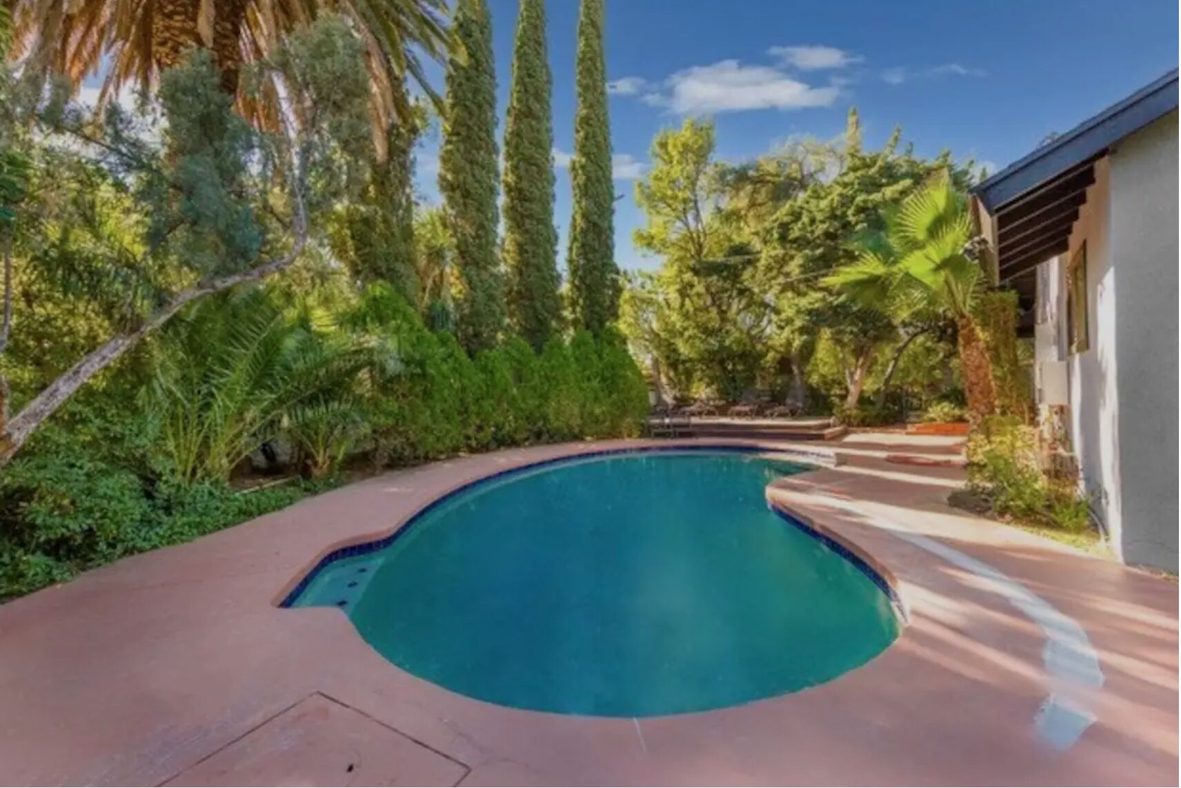 Cozy 4-bedroom house with AC, WiFi and Salt Water Pool.