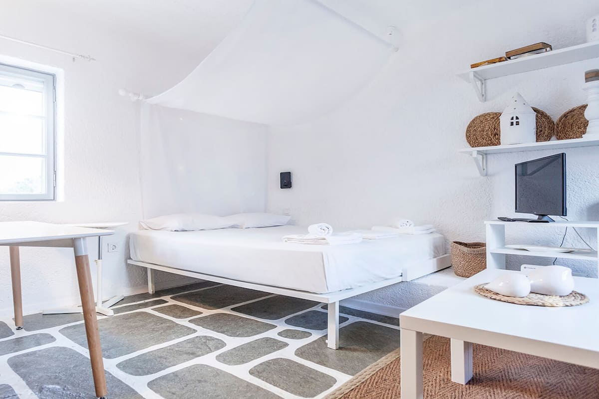 Premium Condo | Living area | TV