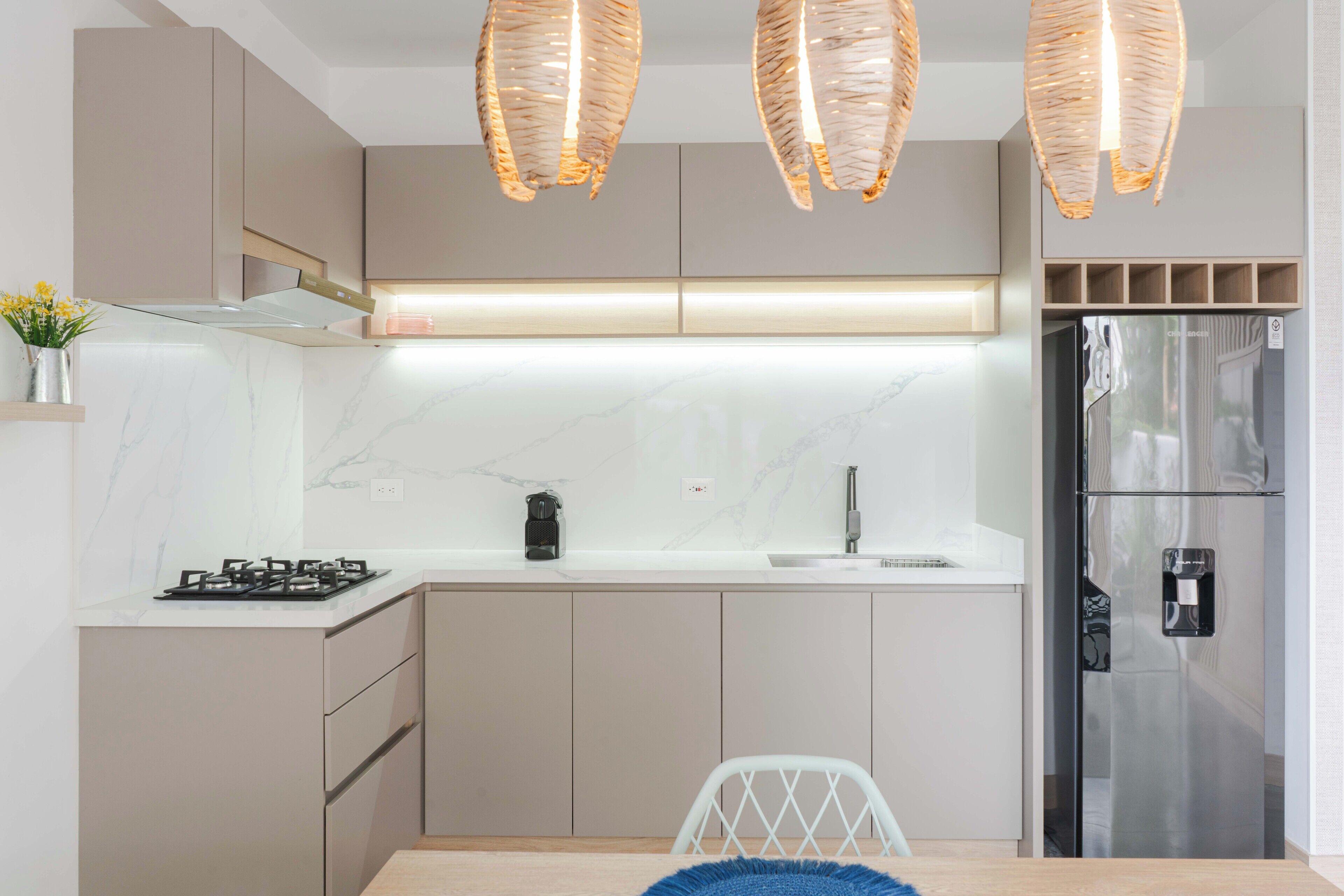 Suite Deluxe | Cocina privada | Lavavajillas, cafetera y tetera y utensilios de cocina 
