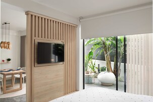 1 habitación, ropa de cama de alta calidad, cubrecamas y minibar 