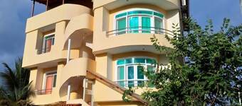 KING-SIZE BED OR TWO TWIN BEDS SUITE ON SECOND FLOOR WITH CITY VIEW BALCONY