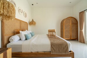 3 bedrooms, desk, travel crib, WiFi