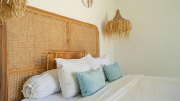 3 bedrooms, desk, travel cot, WiFi