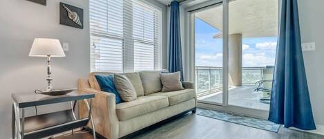 Smart TV, chimenea, impresora