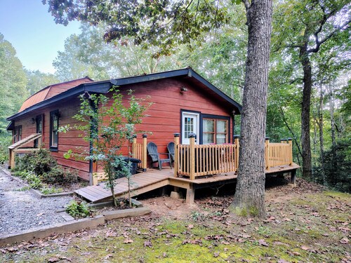 Perfectly Imperfect Cabin, in forest near Blue Ridge. Relax and enjoy nature.