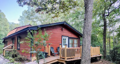 Perfectly Imperfect Cabin, in forest near Blue Ridge. Relax and enjoy nature.