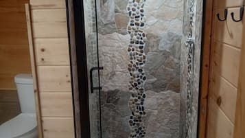 Shower, eco-friendly toiletries, towels