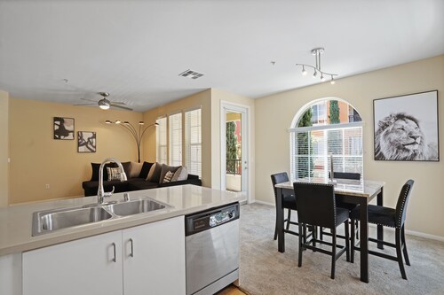 Luxury 2-BD/BA Apt! 5 Mins to Disney ! Angel Stadium! Honda Center! The Outlets!