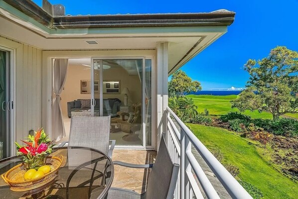 Outdoor dining - Kauai Paradise: oceanview 2-bedroom condo with AC and private lanai (Princeville)