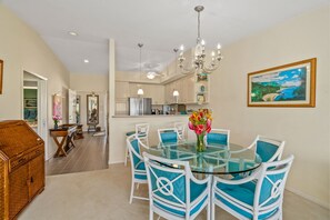 Dining - Kauai Paradise: oceanview 2-bedroom condo with AC and private lanai (Princeville)