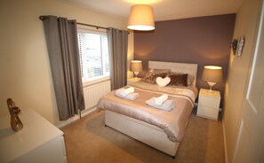 3 bedrooms, iron/ironing board, WiFi, bed sheets - 3 Bed House - Sleeps 6 - Fully Refurbished (ROWLANDS GILL)