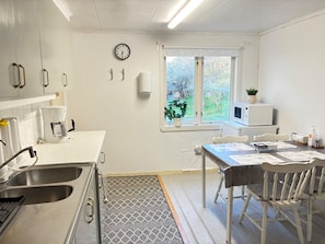 Refrigerador, microondas, horno, placa de cocina