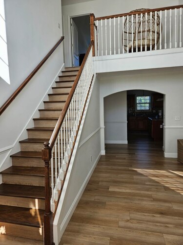 Spacious 4-bedroom home in private nature