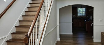 Spacious 4-bedroom home in private nature