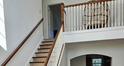 Spacious 4-bedroom home in private nature