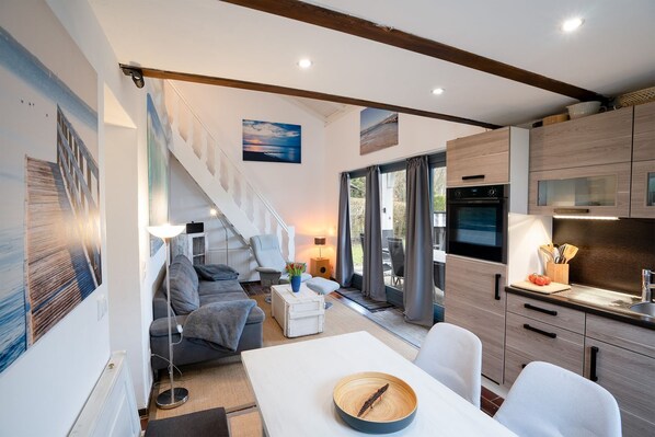 Unclassified image, 1 of 28, button