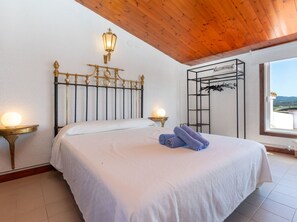4 slaapkamers, een strijkplank/strijkijzer, wifi