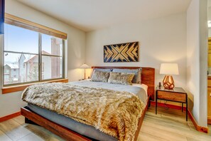 3 bedrooms, iron/ironing board, travel cot, free WiFi