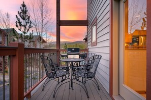 Outdoor dining - Downtown WP Chalet 100 I Private Hot Tub I Great Views I Arcade I Bunk Room I Discounted Attractions (Winter Park)