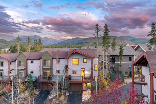 Luxury Chalet 100 I Private Hot Tub I Great Views I Arcade I Best Price I Discounted Attractions