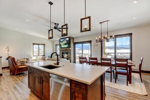 Interior - Waterside Villa 8B I Private Hot Tub I Great Views I Bunk Room I Discounted Attractions (Fraser)
