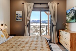 4 bedrooms, iron/ironing board, travel cot, free WiFi - Waterside Villa 8B I Private Hot Tub I Great Views I Bunk Room I Discounted Attractions (Fraser)