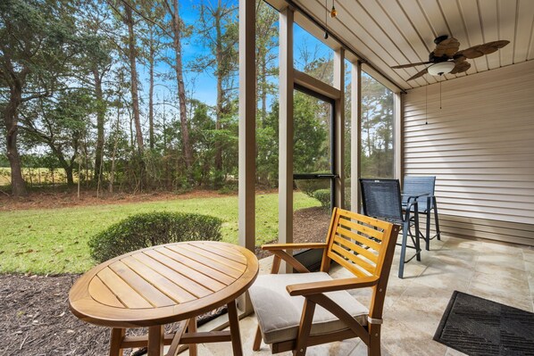 屋外ダイニングエリア