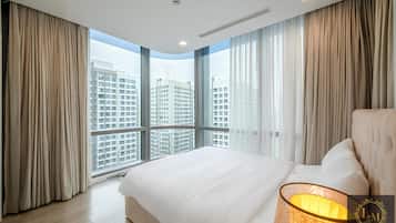 4 bedrooms, Egyptian cotton sheets, premium bedding, down comforters