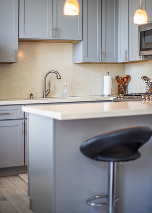 Private kitchen - Executive-next to Convention Center + Free Parking (Long Beach)